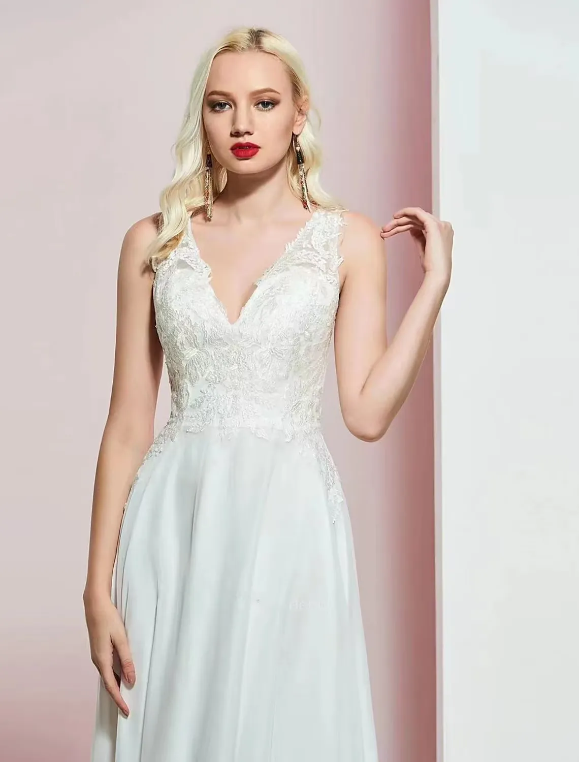 A-Line Evening Gown Open Back Dress Wedding Party Floor Length Sleeveless V Neck Chiffon with Appliques