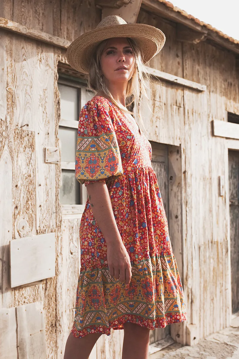 Sure! Here’s an optimized title for the Kelana Dress that includes descriptive modifiers:

**Elegant Kelana Maxi Dress with Flowing Silhouette and Vibrant Floral Print** 

If you have specific features or styles in mind, feel free to share them for further customization!