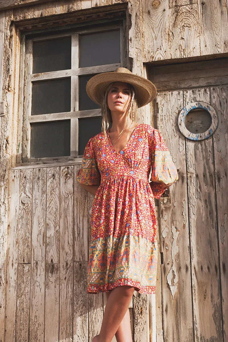 Sure! Here’s an optimized title for the Kelana Dress that includes descriptive modifiers:

**Elegant Kelana Maxi Dress with Flowing Silhouette and Vibrant Floral Print** 

If you have specific features or styles in mind, feel free to share them for further customization!