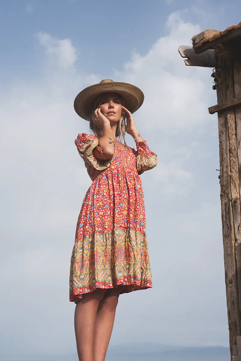 Sure! Here’s an optimized title for the Kelana Dress that includes descriptive modifiers:

**Elegant Kelana Maxi Dress with Flowing Silhouette and Vibrant Floral Print** 

If you have specific features or styles in mind, feel free to share them for further customization!