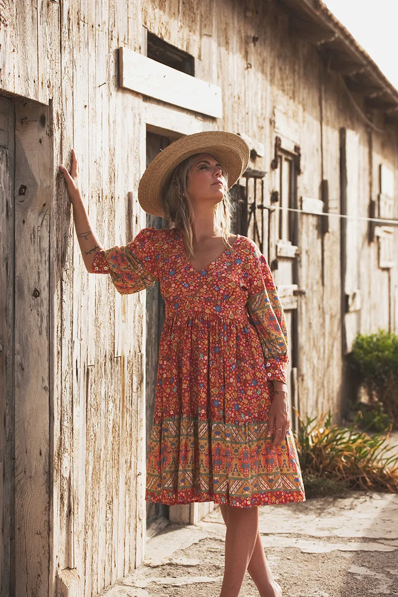 Sure! Here’s an optimized title for the Kelana Dress that includes descriptive modifiers:

**Elegant Kelana Maxi Dress with Flowing Silhouette and Vibrant Floral Print** 

If you have specific features or styles in mind, feel free to share them for further customization!