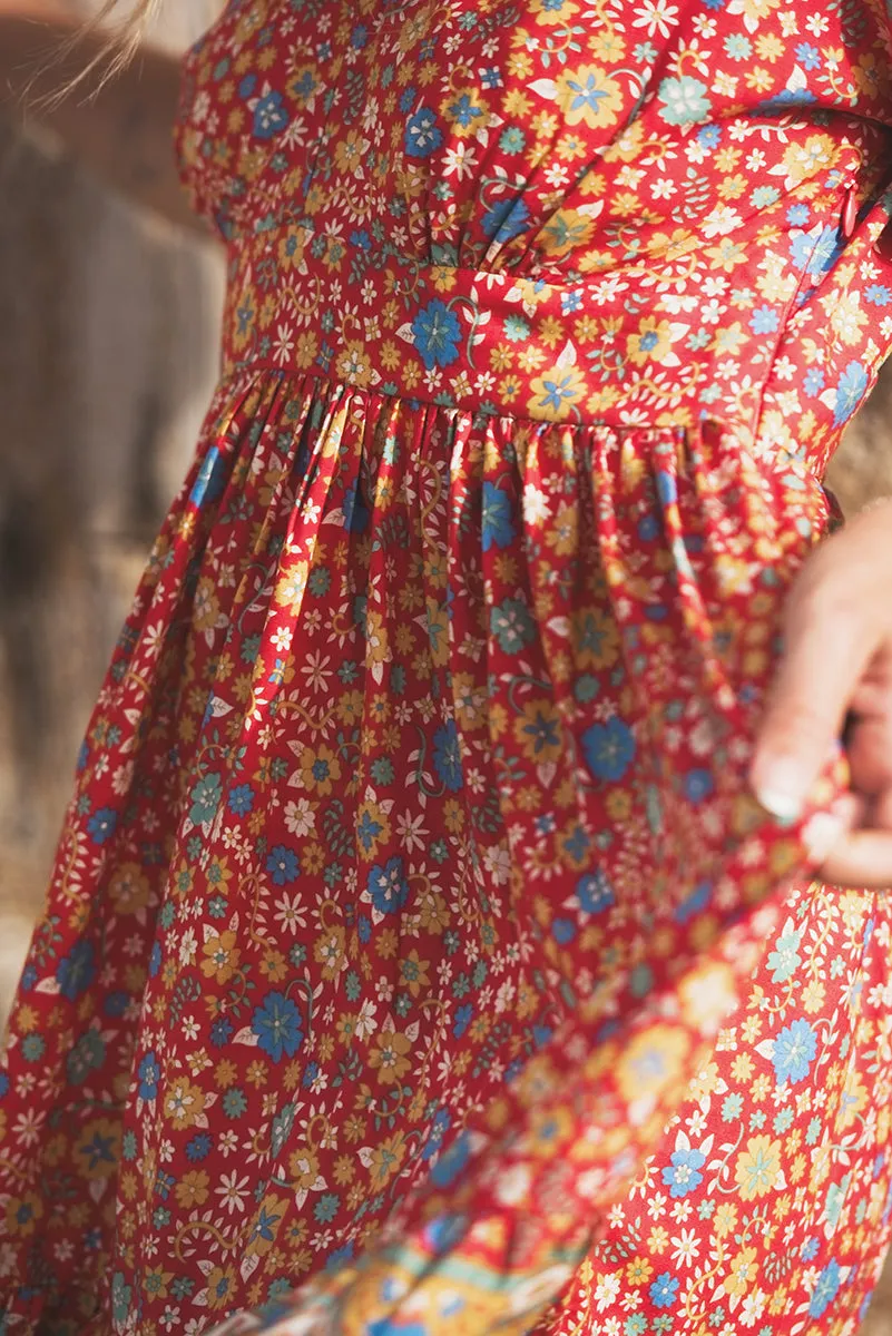 Sure! Here’s an optimized title for the Kelana Dress that includes descriptive modifiers:

**Elegant Kelana Maxi Dress with Flowing Silhouette and Vibrant Floral Print** 

If you have specific features or styles in mind, feel free to share them for further customization!