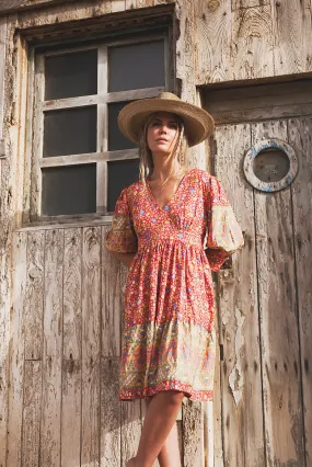 Sure! Here’s an optimized title for the Kelana Dress that includes descriptive modifiers:

**Elegant Kelana Maxi Dress with Flowing Silhouette and Vibrant Floral Print** 

If you have specific features or styles in mind, feel free to share them for further customization!