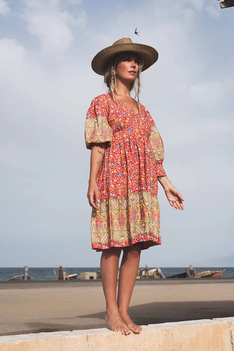 Sure! Here’s an optimized title for the Kelana Dress that includes descriptive modifiers:

**Elegant Kelana Maxi Dress with Flowing Silhouette and Vibrant Floral Print** 

If you have specific features or styles in mind, feel free to share them for further customization!