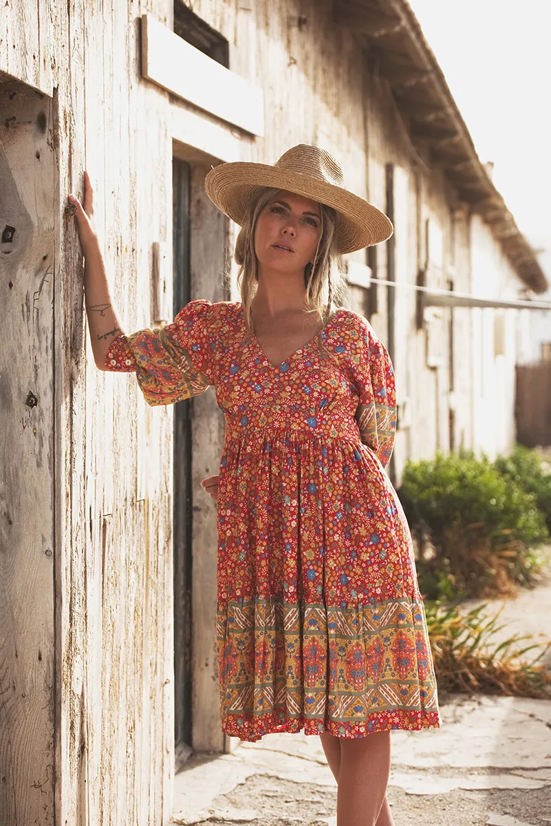Sure! Here’s an optimized title for the Kelana Dress that includes descriptive modifiers:

**Elegant Kelana Maxi Dress with Flowing Silhouette and Vibrant Floral Print** 

If you have specific features or styles in mind, feel free to share them for further customization!